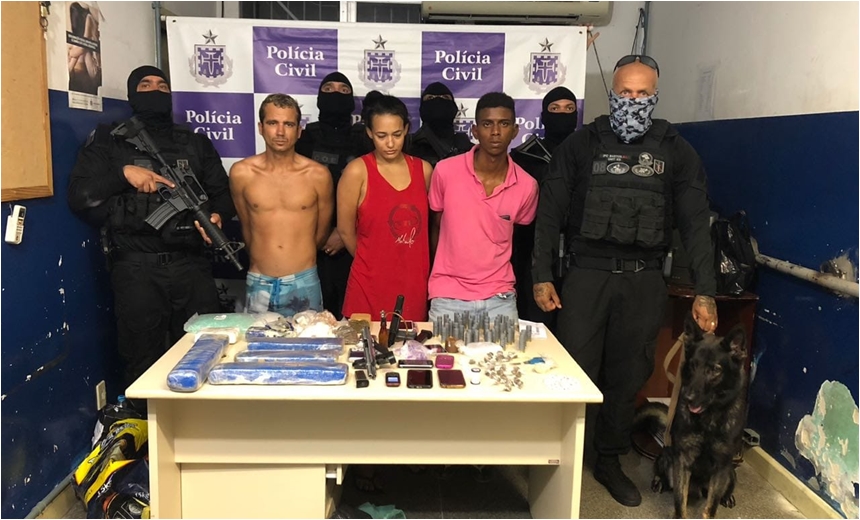 COE &#8216;estoura&#8217; esconderijos de pistolas, drogas e munições em Simões Filho