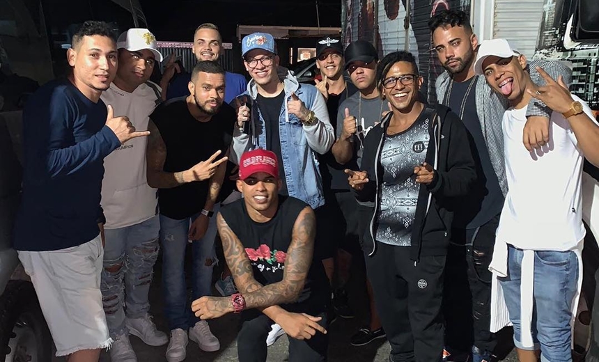 Banda New Hit volta aos palcos com a formação original seis anos após estupro