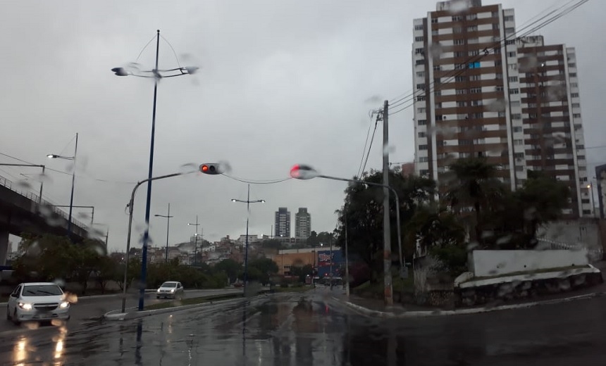 Tempo permanece fechado em Salvador e Região Metropolitana nesta terça-feira