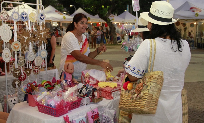 Feira de artesanato acontece no Farol da Barra neste final de semana