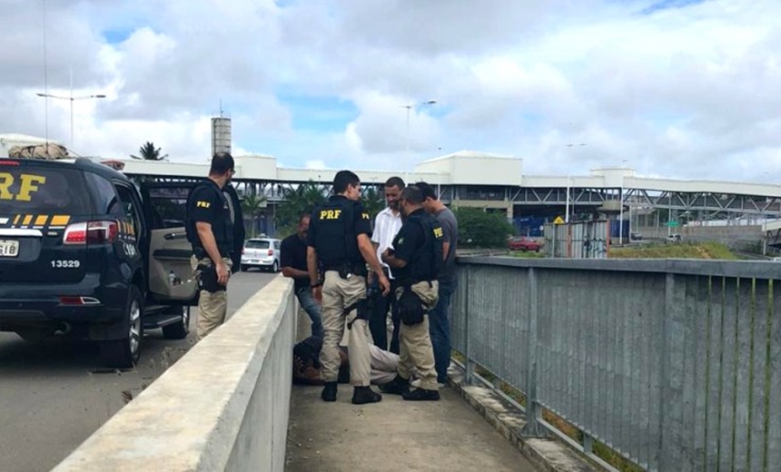 Abandonado pela esposa e desempregado, homem é resgatado em viaduto na BR 324