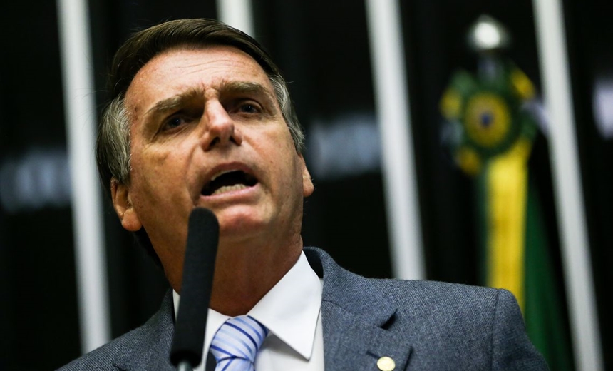 Jair Bolsonaro toma café da manhã com comandante da Marinha