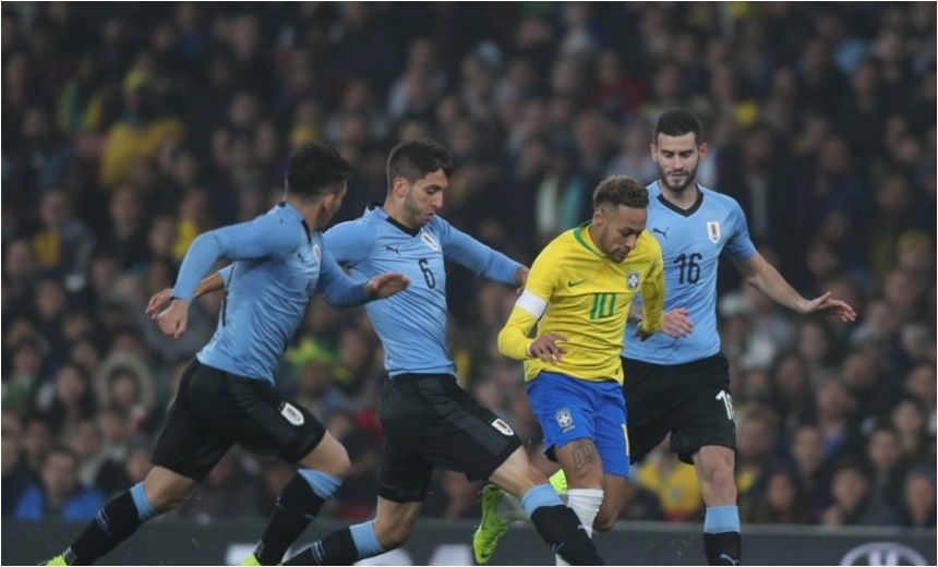 Com gol de pênalti de Neymar, Brasil vence o Uruguai em amistoso