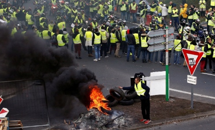 Protestos na França contra aumento de combustíveis deixam um morto e vários feridos 