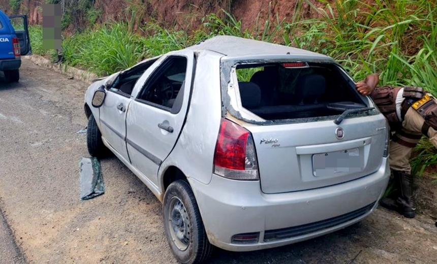 Taxista é assaltado ao prestar socorro a suspeitos que se acidentaram durante fuga