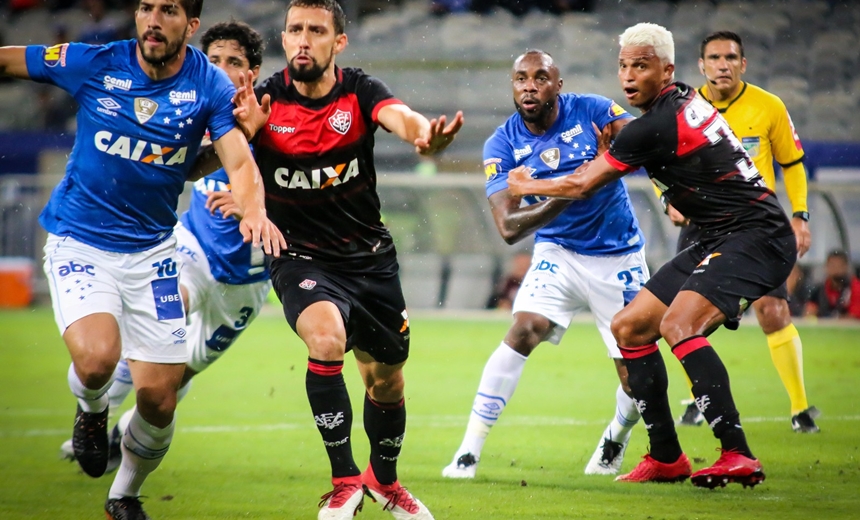 Vitória é goleado pelo Cruzeiro e se &#8216;afunda&#8217; na Zona de Rebaixamento