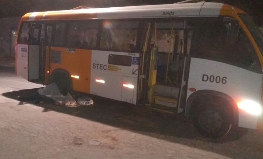 Mulher se joga de micro-ônibus durante assalto e é esmagada pelo veículo em Salvador