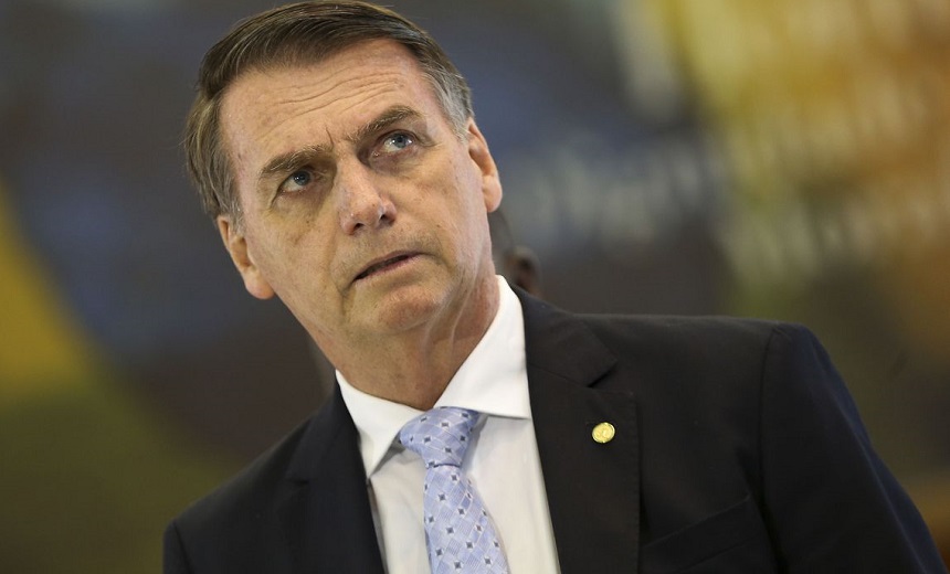 Bolsonaro defende rígido controle de venezuelanos e cogita criar campo de refugiados