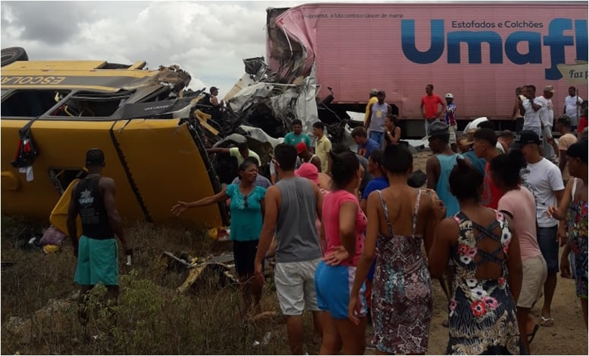 Tragédia! Acidente entre ônibus e carreta deixa mortos e feridos na BR 116