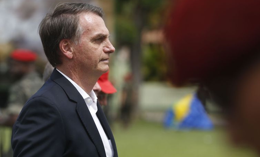 Presidente eleito Jair Bolsonaro descarta prova para médicos formados no Brasil