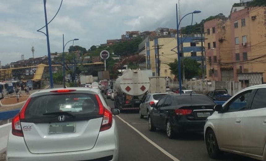 Protesto de estudantes deixa trânsito lento em diversas vias da capital baiana