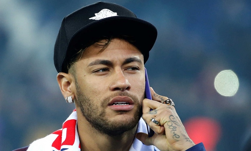 Ex-BBB aparece ?coladinha? com Neymar e seguidores cogitam affair