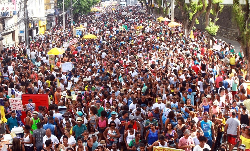 Blocos carnavalescos participam da 13ª Caminhada do Samba neste domingo