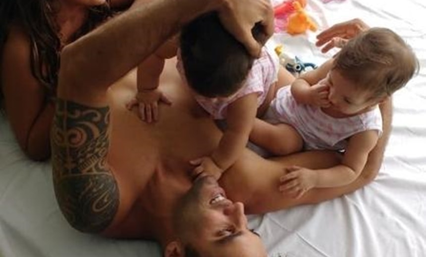 Marido de Ivete brinca com os filhos e encanta os fãs: &#8220;Melhor companhia&#8221;