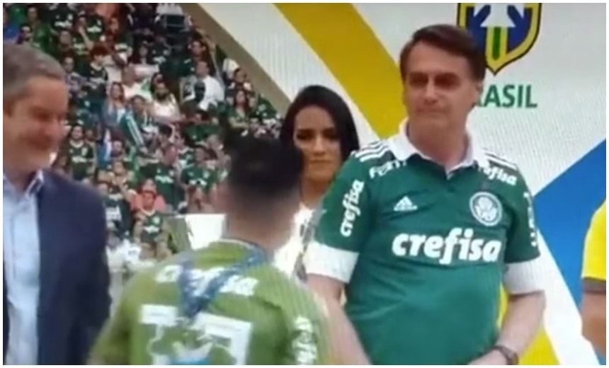 Após vídeo viralizar, Willian diz que não ignorou Bolsonaro de propósito; assista