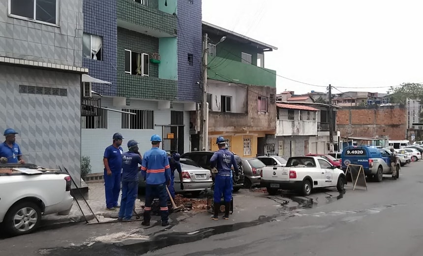 Polícia e Embasa flagram diversos ?gatos? de água em rua de Mussurunga