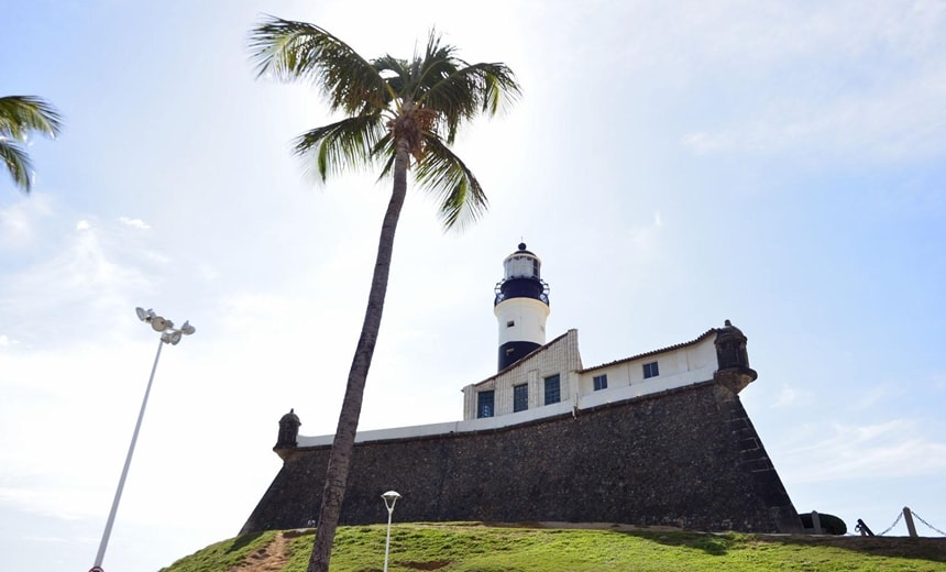 Farol da Barra ganha projeção de vídeo natalino nesta sexta