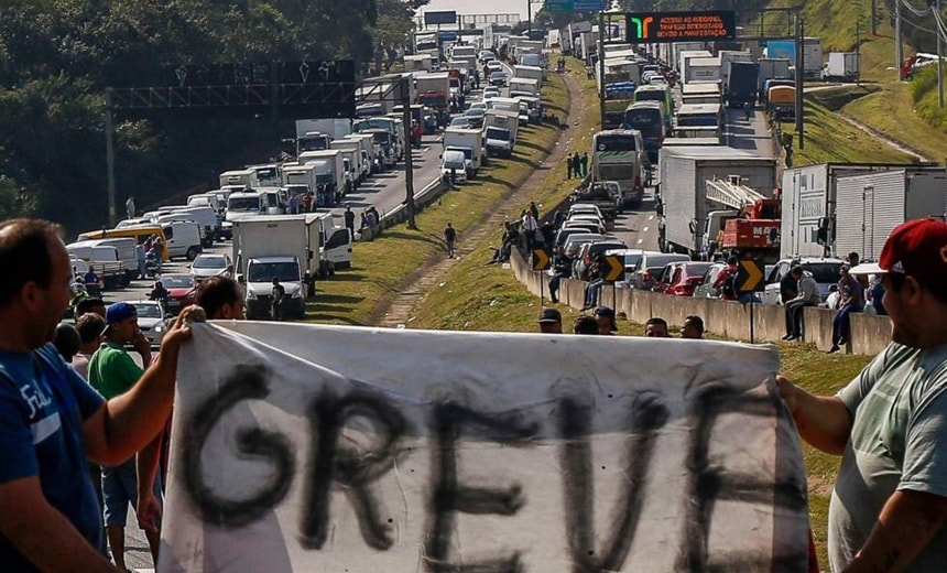 Caminhoneiros iniciam novo protesto após decisão de ministro do STF