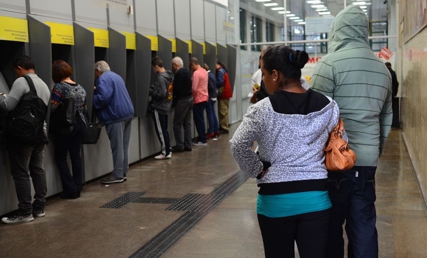 Média: mais de uma agência é multada por dia pela &#8220;Lei dos 15 minutos&#8221; em Salvador