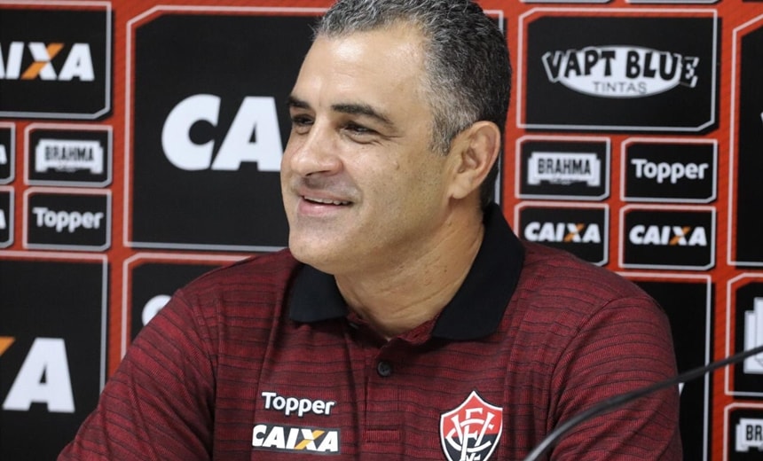 &#8220;Desafio&#8221;, diz Marcelo Chamusca ao ser apresentado como novo técnico do Vitória; vídeo