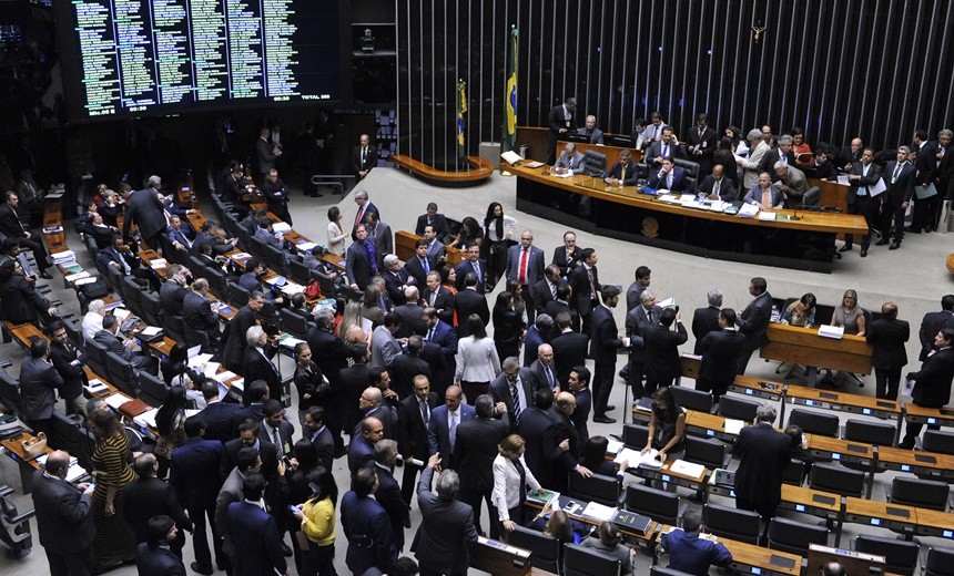 Escola Sem Partido é arquivado após terminar o ano sem parecer