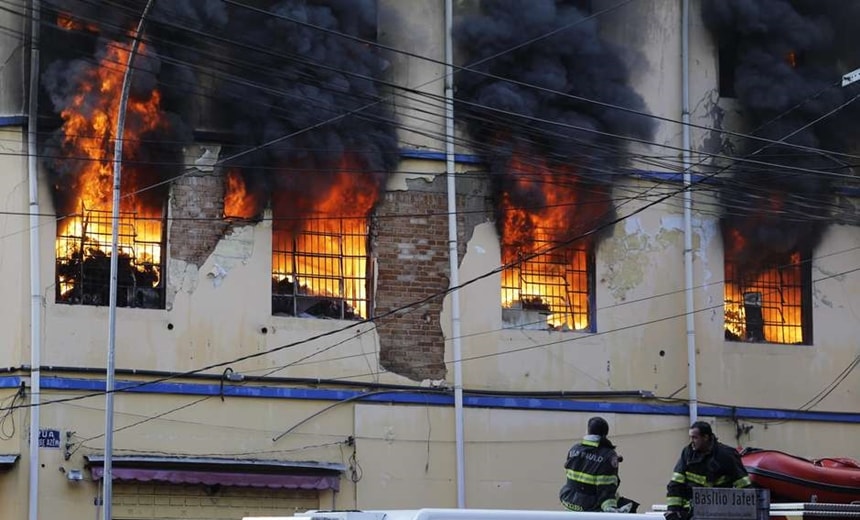 Incêndio atinge comércio na região da 25 de Março, em São Paulo