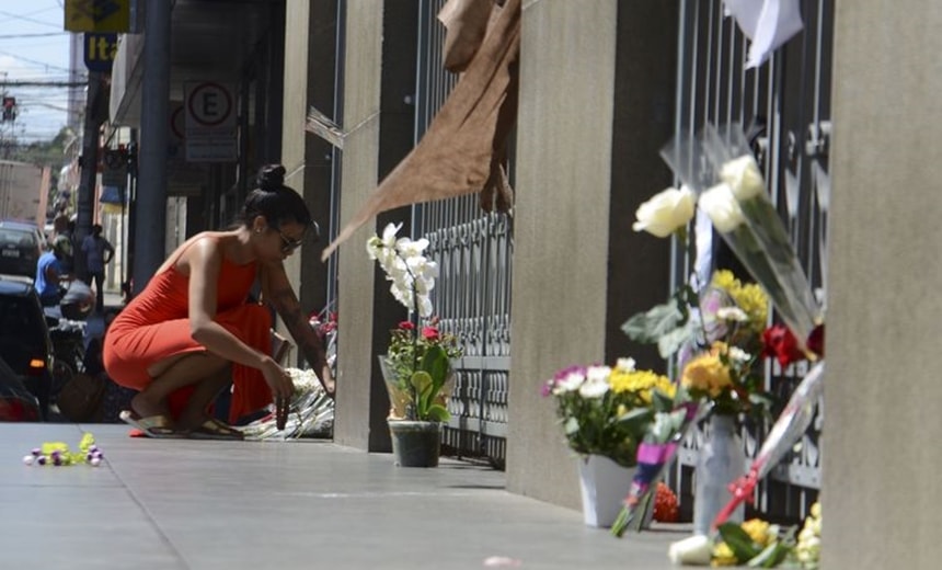 Catedral de Campinas recebe flores em homenagem a vítimas de atirador