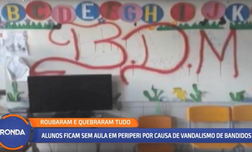 Bandidos invadem escola, roubam objetos, defecam no chão e pincham nome de facção