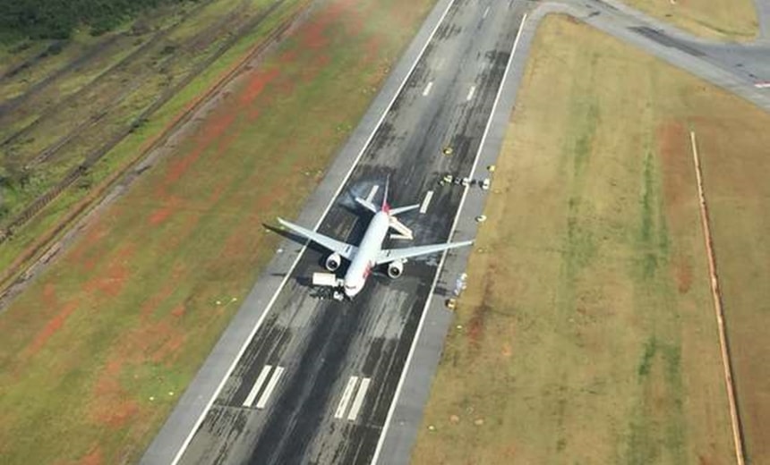 Avião faz pouso de emergência e pista do aeroporto de Confins (BH) acaba interditada