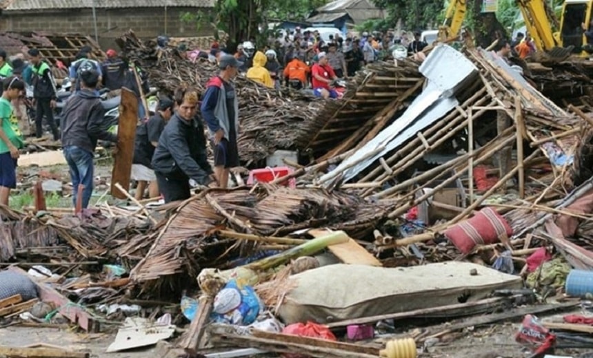 Tsunami atinge a Indonésia e deixa mais de 200 mortos e 750 feridos