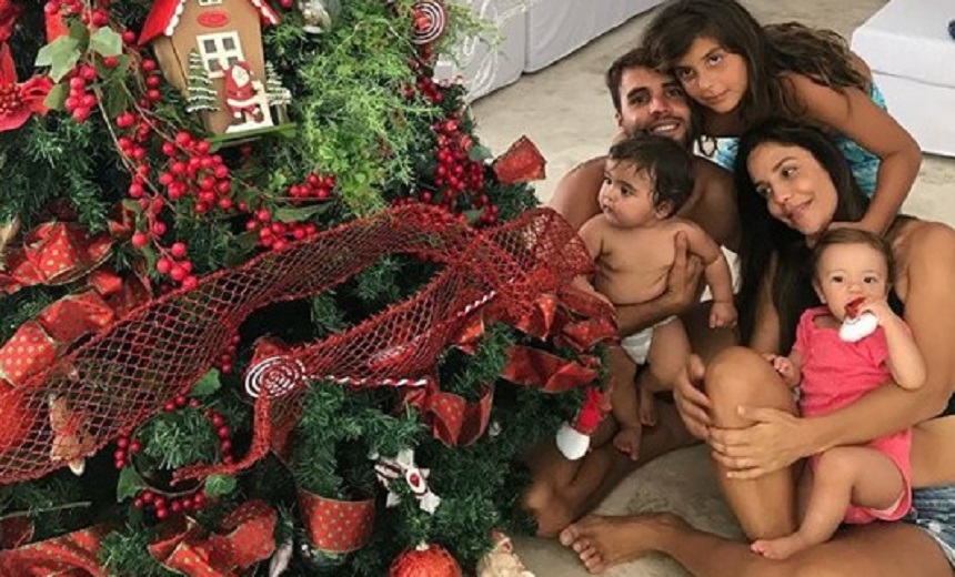 Ivete Sangalo publica foto ao lado da família no natal e se declara: &#8220;Presentes da vida&#8221;