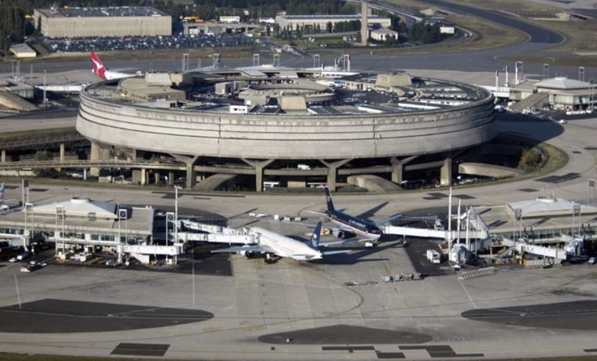 Homens com armas falsas causam pânico em aeroporto francês