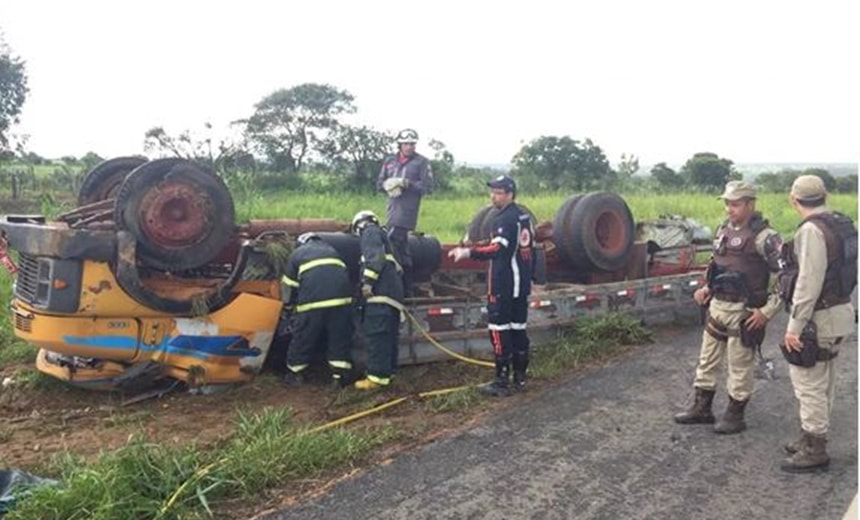 Acidente envolvendo caminhão e dois carros deixa um morto e quatro feridos na Bahia