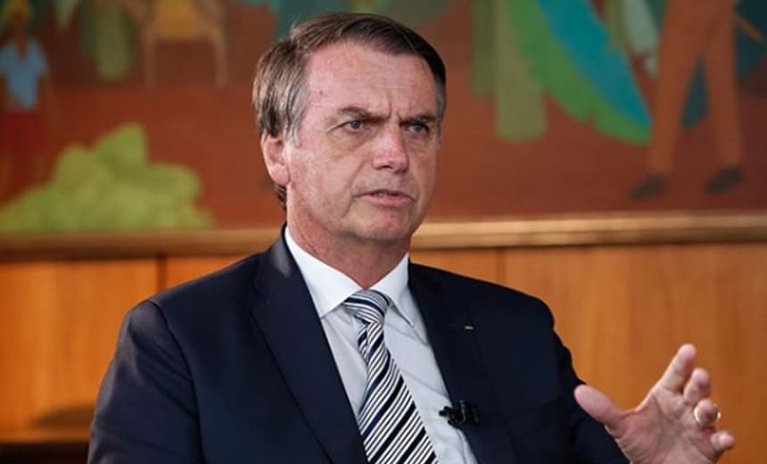 Jair Bolsonaro sanciona lei que permite a aluno faltar à aula devido a religião