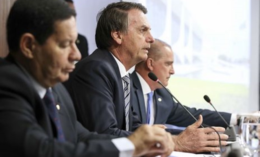 Aposentadoria: Bolsonaro propõe idade mínima de 62 anos para homem e 57 para mulher