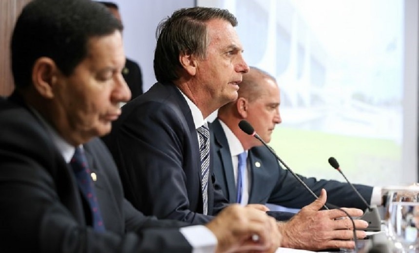 Presidente Bolsonaro faz reunião ministerial para ouvir propostas e planos