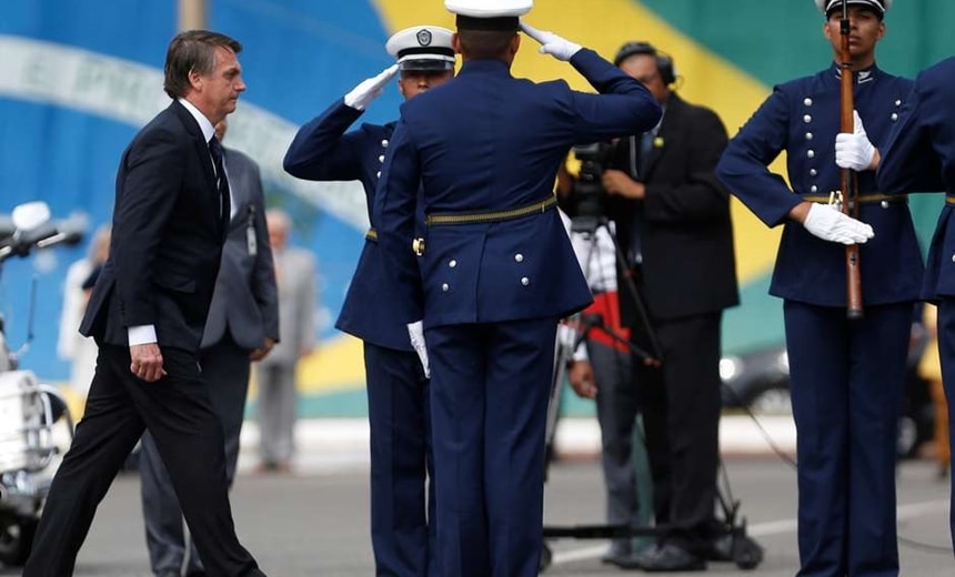 Bolsonaro desiste de base americana no Brasil, afirma jornal paulista