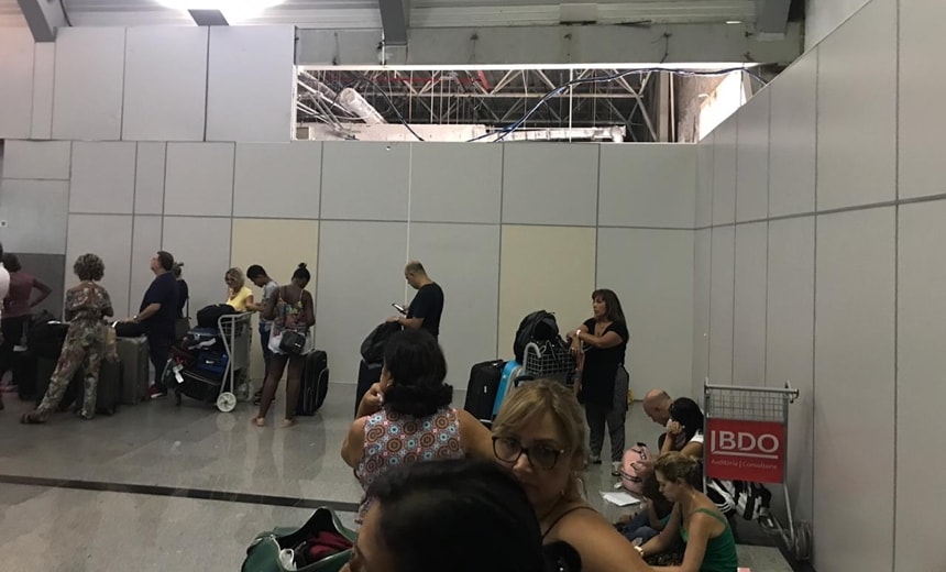 Passageiros denunciam descaso de companhia após cancelamento de voo em Salvador