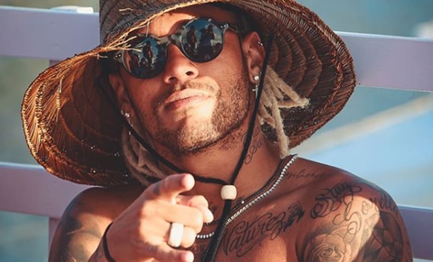 Neymar se revolta com número de celular fake: &#8220;Babaca, toma tenência&#8221;; veja