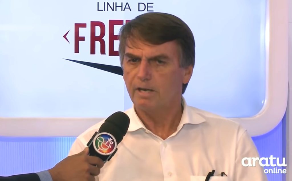 Bolsonaro divulga foto oficial em formato padrão