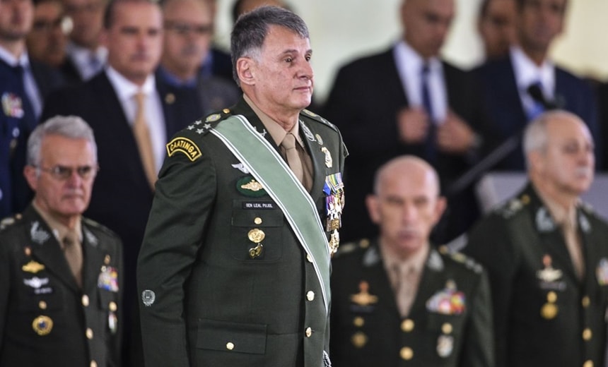 Comandante defende exclusão de militares da reforma da Previdência