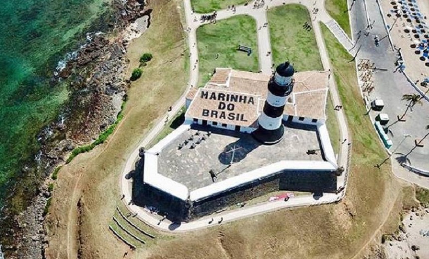 Marinha faz pintura sem autorização no Farol da Barra e é notificada pelo Iphan