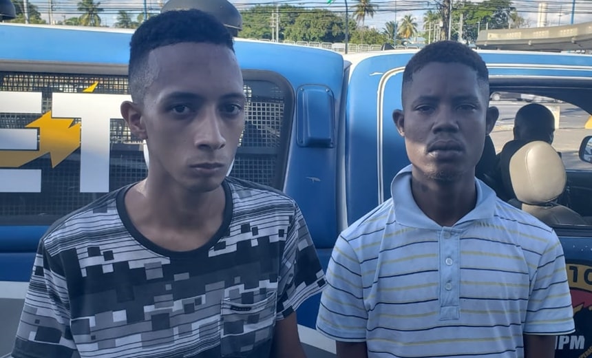 Dupla é presa com mais de 3 mil pinos de cocaína no bairro de Pirajá em Salvador