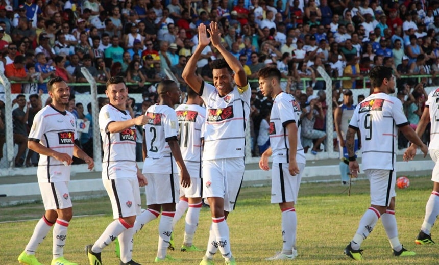 Vitória vence de virada e segue invicto no Campeonato Baiano