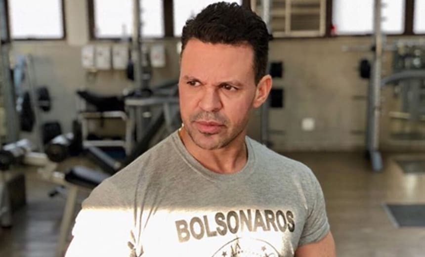 Durante show, Eduardo Costa manda segurança bater em fã: &#8221;Dá uns tapas nele&#8221;; assista