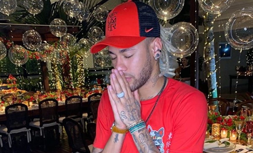 Neymar posta foto de muletas e se compara a super-herói: &#8220;vitória no fim&#8221;; veja