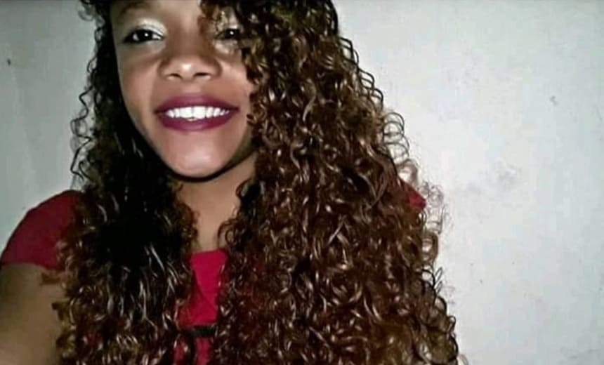 Adolescente de 14 anos é morta a tiros enquanto andava de moto na Boca do Rio