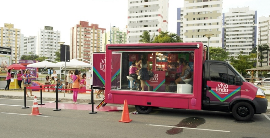 Soteropolitanas ganham make gratuita pelo aniversário de Salvador