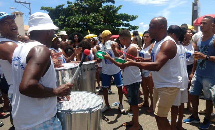 Samba, suor e devoção se misturam entre as homenagens a Iemanjá; veja vídeos