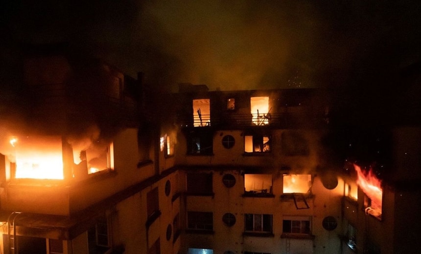 Incêndio deixa pelo menos oito mortos em Paris; cinquenta pessoas foram resgatadas